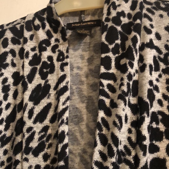 Susan Lawrence black and white sweater cardigan with longer tail in front. LS - Picture 5 of 6